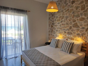 Thalassa Apartments & Studios